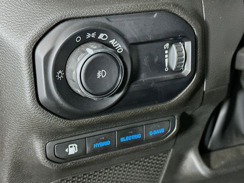 Used 2023 Jeep Wrangler Sahara w/ Cold Weather Group image 16