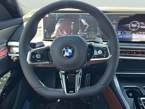 Certified 2025 BMW 760i xDrive w/ Premium Package AWD/4WD image 11