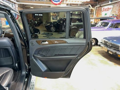 Used 2015 Mercedes-Benz GL 450 4MATIC image 90