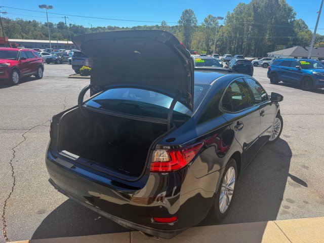 Used 2016 Lexus ES 350 w/ Premium Package w/Wood Trim FWD image 16