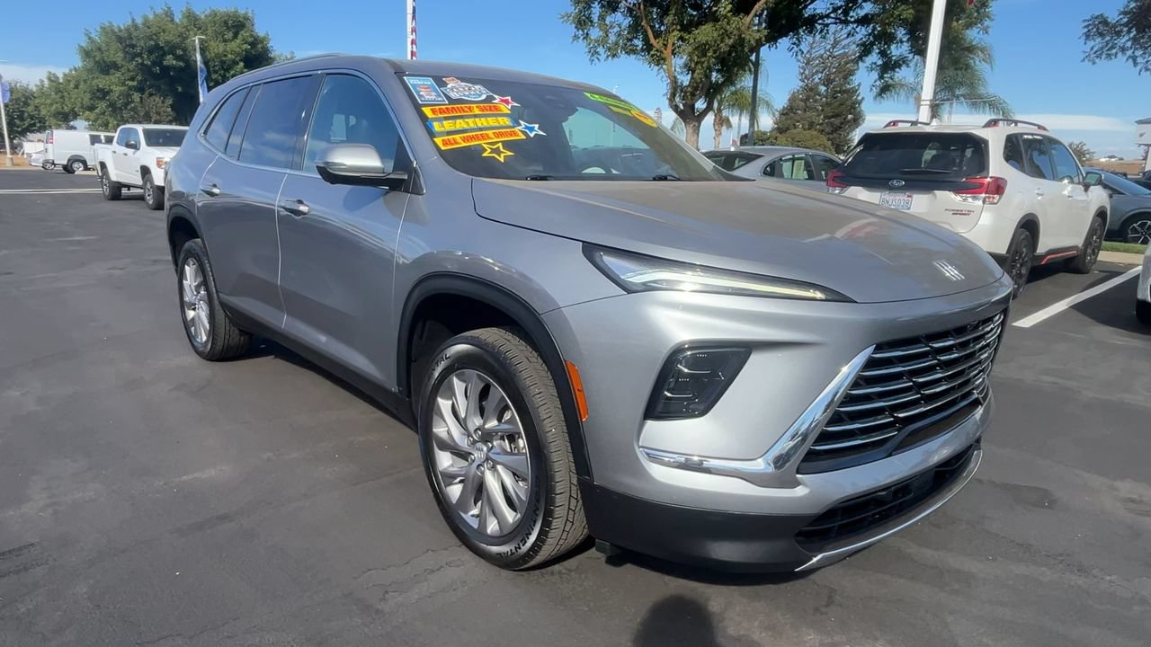 Used 2025 Buick Enclave Preferred AWD/4WD image 1