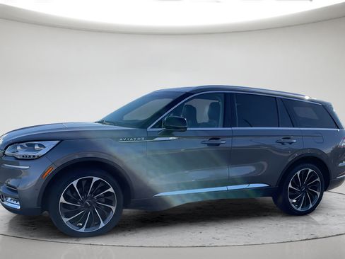 Used 2023 Lincoln Aviator Reserve w/ Equipment Group 201A AWD/4WD image 12