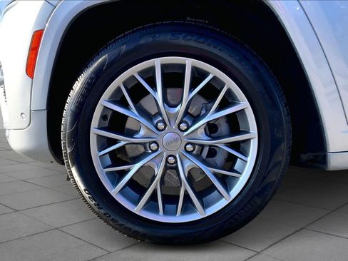 Used 2022 Jeep Grand Cherokee Summit w/ Luxury Tech Group V image 10