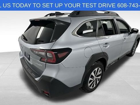 Certified 2025 Subaru Outback Premium image 3