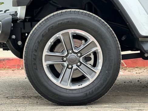 Used 2022 Jeep Wrangler Unlimited Sahara image 27