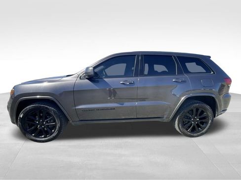 Used 2018 Jeep Grand Cherokee Altitude image 17