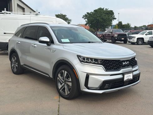 Used 2023 Kia Sorento EX AWD/4WD image 3