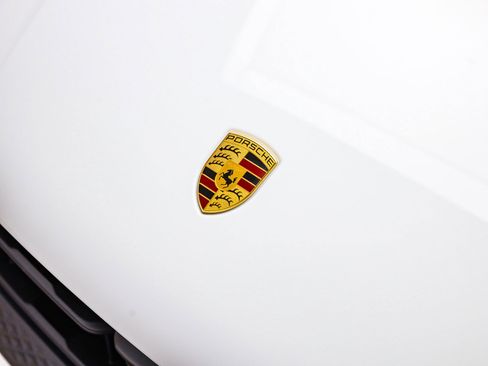 Certified 2026 Porsche Macan image 12