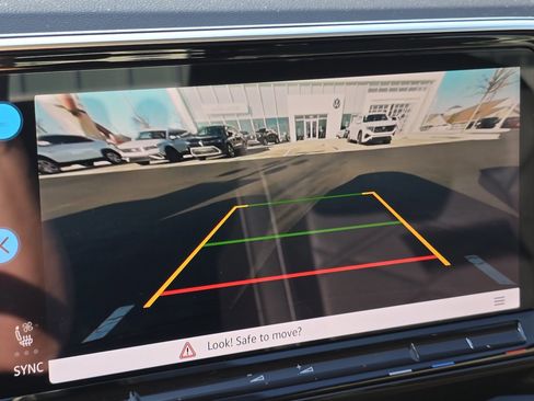 Certified 2025 Volkswagen Atlas SE image 4