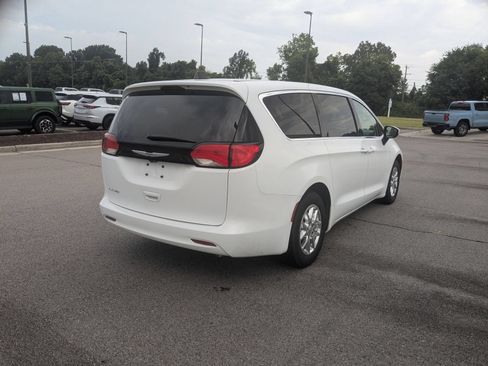 Used 2023 Chrysler Voyager LX FWD image 3