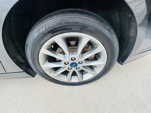 Used 2017 Ford Fusion SE FWD image 26