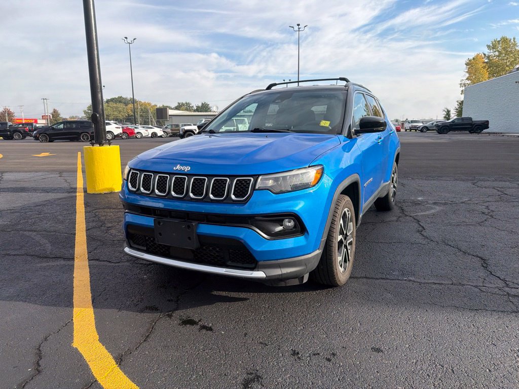 Used 2023 Jeep Compass Limited AWD/4WD image 4