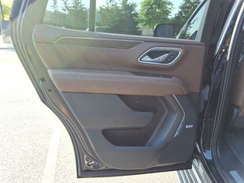 Used 2023 Chevrolet Tahoe High Country w/ Premium Package 2 AWD/4WD image 15