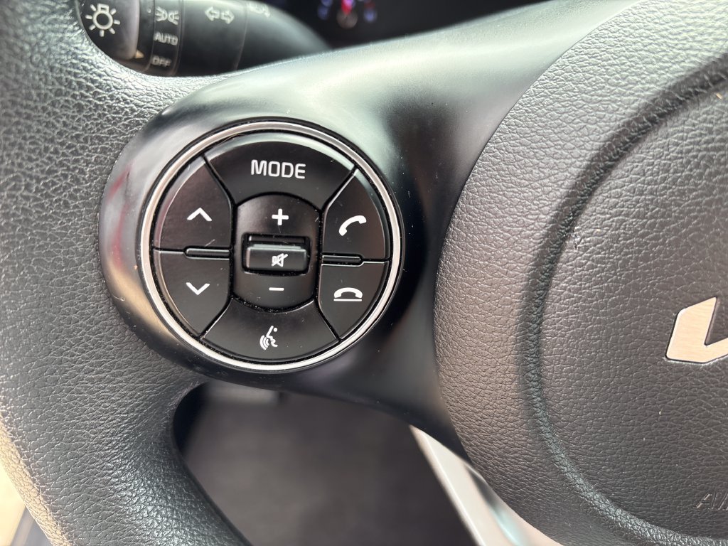 Used 2022 Kia Soul LX w/ Technology Package FWD image 33