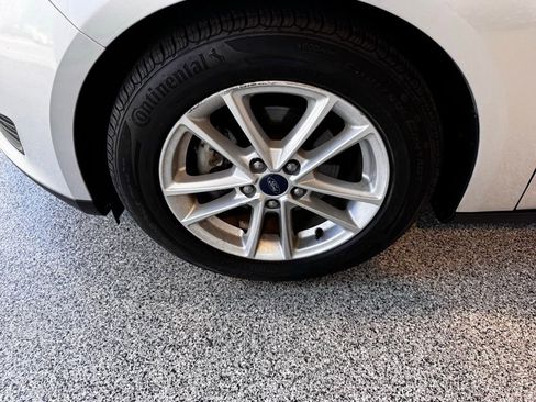 Used 2018 Ford Focus SE FWD image 9