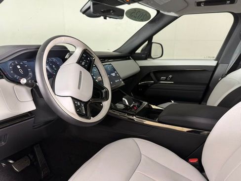 Used 2025 Land Rover Range Rover Sport Dynamic SE AWD/4WD image 16