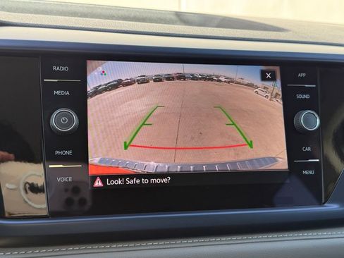 Used 2024 Volkswagen Taos SE image 8