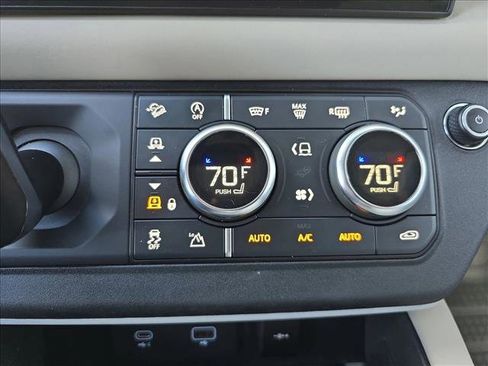 Used 2024 Land Rover Defender 110 SE image 22