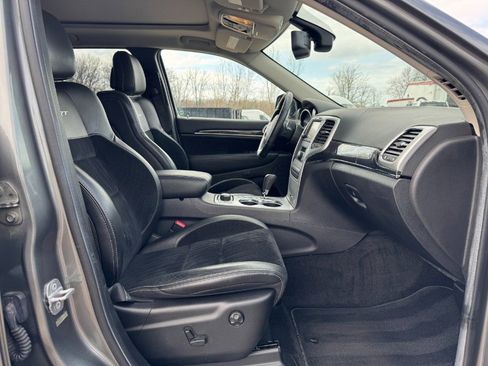 Used 2012 Jeep Grand Cherokee SRT8 w/ Luxury Group II image 19