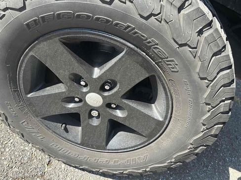 Used 2018 Jeep Wrangler Unlimited Sport S image 9