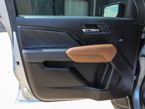 Used 2024 GMC Canyon AT4 w/ Canyon Safety Plus Package AWD/4WD image 9