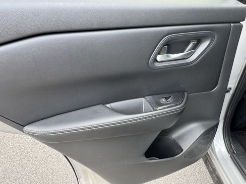 Used 2024 Nissan Rogue SV AWD/4WD image 23