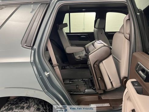 Used 2025 Chevrolet Tahoe Z71 w/ Comfort Package image 40