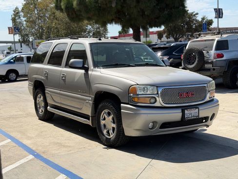 Used 2004 GMC Yukon Denali AWD/4WD image 5
