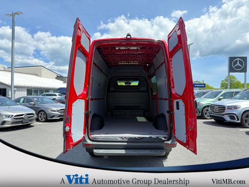 Used 2025 Mercedes-Benz Sprinter 2500 image 16