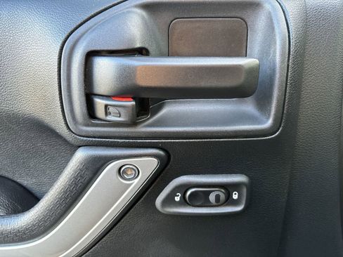 Used 2017 Jeep Wrangler Unlimited Rubicon image 10