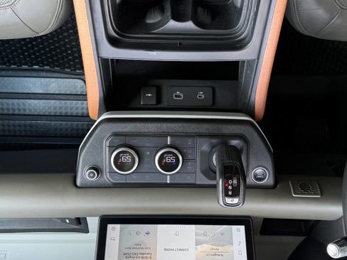 Used 2020 Land Rover Defender 110 SE image 57