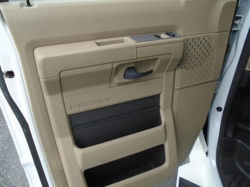 Used 2017 Ford E-450 and Econoline 450 Super Duty w/ Motorhome Prep Package image 15