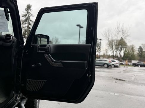 Used 2016 Jeep Wrangler Unlimited Sport w/ Connectivity Group image 16