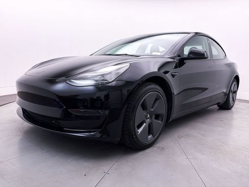 Used 2023 Tesla Model 3 Standard Range image 11