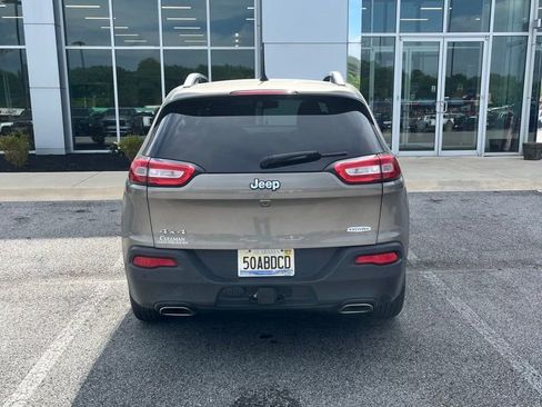 Used 2017 Jeep Cherokee Latitude w/ Comfort/Convenience Group AWD/4WD image 13