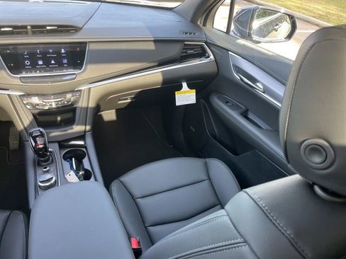 New 2025 Cadillac XT6 Luxury FWD image 34