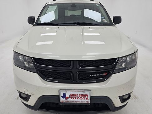 Used 2019 Dodge Journey SE w/ Premium Group image 3