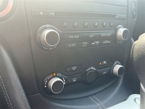 Used 2018 Nissan 370Z w/ Sport Package image 15