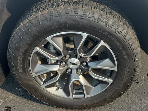 Used 2024 Chevrolet Silverado 1500 RST w/ Z71 Off-Road Package AWD/4WD image 12