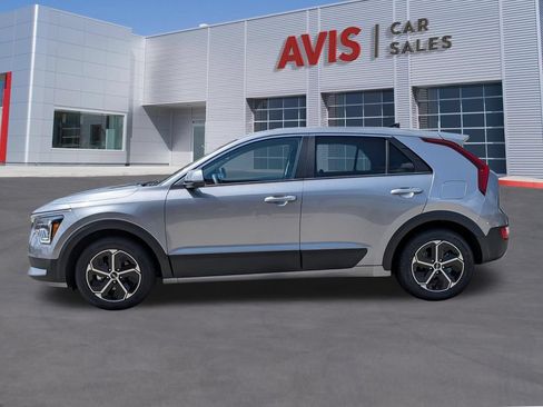 Used 2025 Kia Niro LX FWD image 9