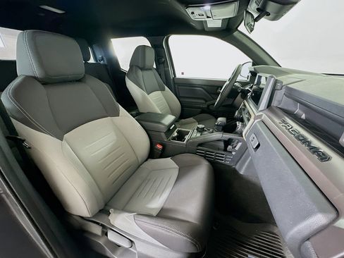 Used 2025 Toyota Tacoma TRD Off-Road image 31