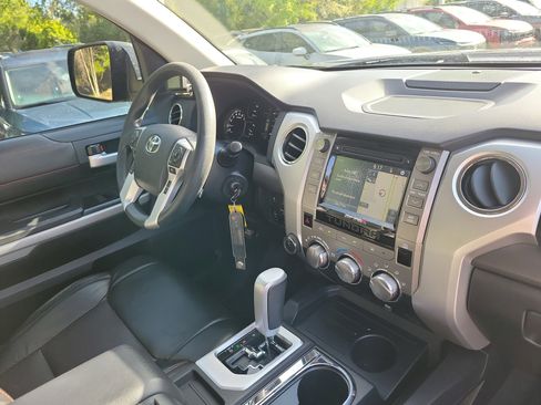 Used 2018 Toyota Tundra SR5 w/ SR5 Upgrade Package image 8