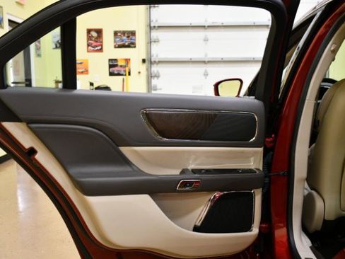 Used 2019 Lincoln Continental Select w/ Continental Climate Package image 37