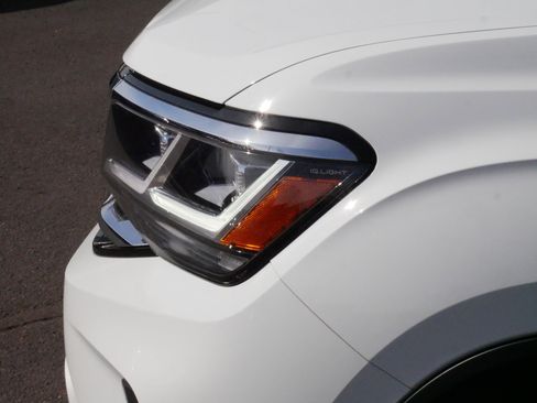 Certified 2022 Volkswagen Atlas Cross Sport SE w/ Panoramic Sunroof Package image 16