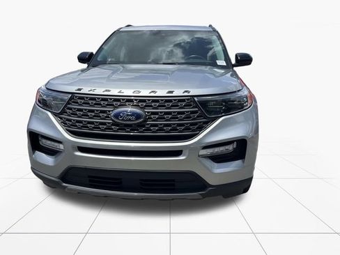 Used 2024 Ford Explorer XLT w/ Equipment Group 202A AWD/4WD image 9