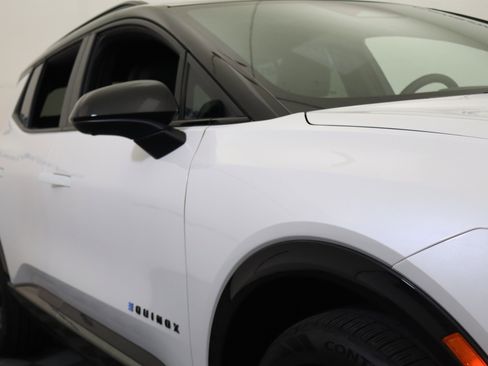 New 2025 Chevrolet Equinox EV RS image 3