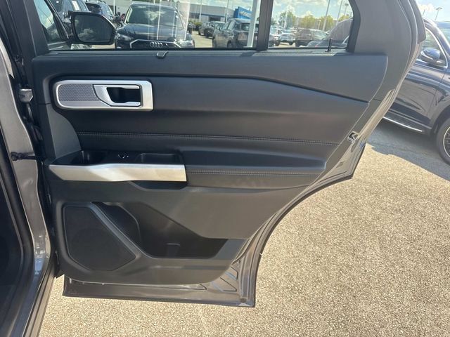 Used 2023 Ford Explorer Limited w/ Equipment Group 301A AWD/4WD image 22
