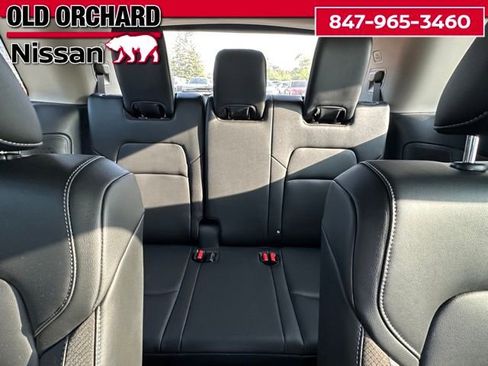 Used 2024 Nissan Pathfinder SL w/ SL Premium Package image 11