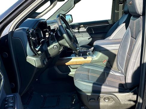 Used 2024 Chevrolet Silverado 1500 High Country image 9