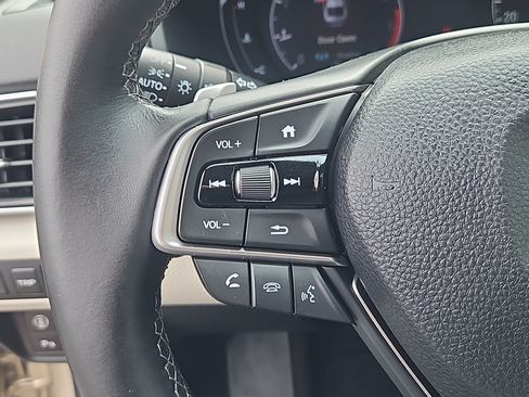 Used 2018 Honda Accord Touring image 15